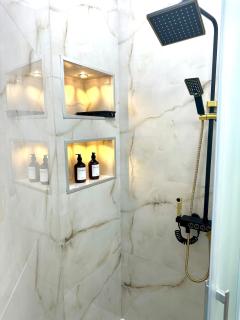 Elegant Stay in Downtown Baku - 2