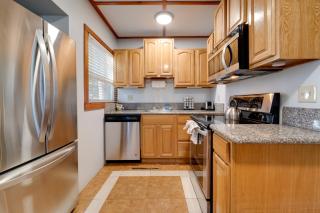 Grill and Beach Access Cabin in Tahoe Vista! - Tahoe Vista - 1