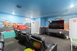 Mickeys Sunrise - Phenomenal 7BR Themed Rooms Home Theater Swingset SplashPad Gas BBQ - 2 miles to Disney - Orlando - 9