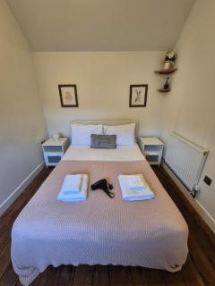 The Nook, 1 Bedroom Cottage with Indoor Fireplace - - 3
