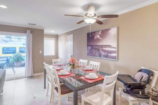 AWESOME 3BR 1 Block To Ocean Fast WIFI C1 - Newport Beach - 5