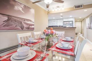 AWESOME 3BR 1 Block To Ocean Fast WIFI C1 - Newport Beach - 3