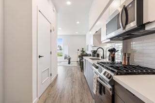 The Skyline Suite-Sleek Studio Near Dodger Stadium - 5