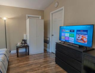 King room,King bed, private entry, ensuite bath and kitchen - Campbell - 3