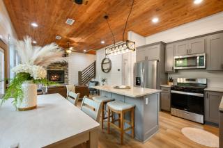 NEW Secluded Retreat with Spa Firepit & Games - 7