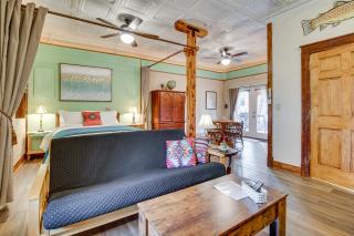 Walk to White River Cozy Studio, Driftys Hideaway - 7