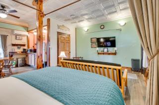 Walk to White River Cozy Studio, Driftys Hideaway - 2