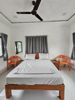 Hotel Randha and Lodging - 3