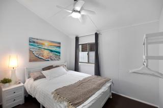 Sunny Shores Beach House - The Entrance - 2