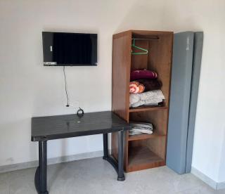 Hotel Randha and Lodging - 1