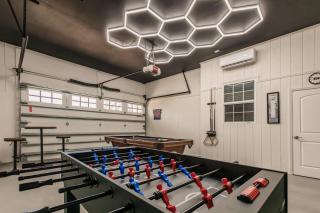 Vibrant 4BR Home l Pool l Jacuzzi l Game Room - Marco Island - 8