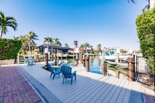 Vibrant 4BR Home l Pool l Jacuzzi l Game Room - Marco Island - 1