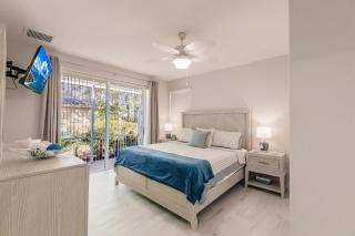 Vibrant 4BR Home l Pool l Jacuzzi l Game Room - Marco Island - 3