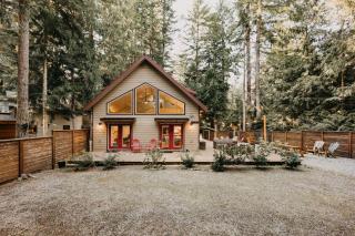 Mt Baker Rim Cabin 24 - Hot Tub, WIFI, Air Conditioning, Sleeps 8 - Deming - 0