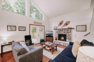 Mt Baker Rim Cabin 24 - Hot Tub, WIFI, Air Conditioning, Sleeps 8 - Deming - 8