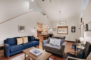 Mt Baker Rim Cabin 24 - Hot Tub, WIFI, Air Conditioning, Sleeps 8 - 7