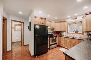 Mt Baker Rim Cabin 24 - Hot Tub, WIFI, Air Conditioning, Sleeps 8 - Deming - 3