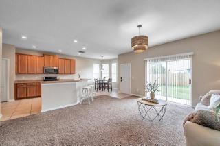 Beautiful home with a huge pool! - Apollo Beach - 8