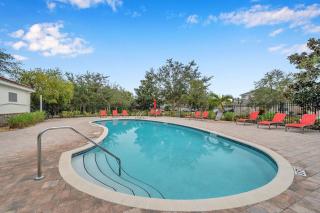 Beautiful home with a huge pool! - Apollo Beach - 6