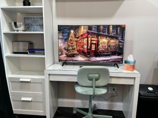 Studio, Beautiful & Convenient Downtown Devon - - 8