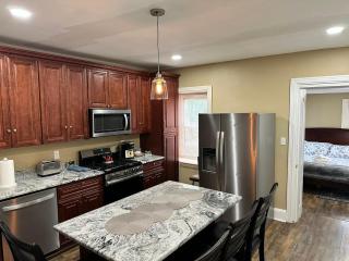 New! Ground-level 2b2b In Bryn Mawr W Parking!! - Bryn Mawr - 2