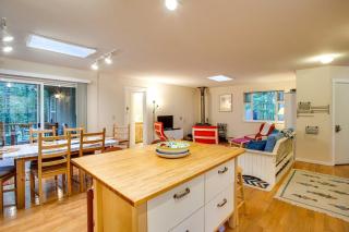 Glacier Springs Cabin - Wood Stove, Hot Tub, WIFI, Sleeps 8 - 6