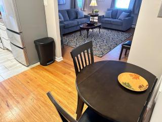 Narberth - Quiet Street Near Downtown And Train - - 7