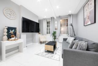 High Ceiling Modern Apartment Heart of Central London - London - 0