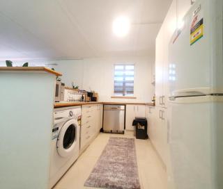 Cozy 2-Bedroom Guest Suite surrounded by garden near Lake with Free parking and Wi-Fi - Yarralumla - 1