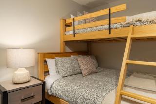 2BR in Gleneagle, Heated Flooring, Wood Burning Fireplace, Shuttle to Gondola - 6