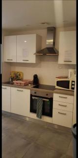 Grand Appartement 5 chambres, 5 télévision , 95 m2, vue mer, tramway sur place, gare train 2 min, aéroport 5 min , Large Apartment 5 bedrooms, 5 televisions, 95 m2, sea view, tram on site, train station 2 mins, airport 5 mins - 3