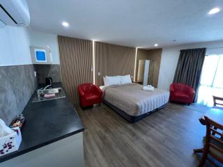 Academy Lodge Motel - 2