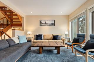 4BR in Blueberry Hill Estates, Lake View, Tranquil Setting, Gourmet Kitchen, Family Sized - 5