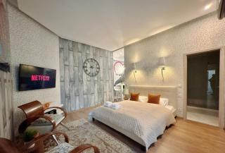 Stunning 3BRM 3BATH Julie Balcony & City Views - Budapest - 0