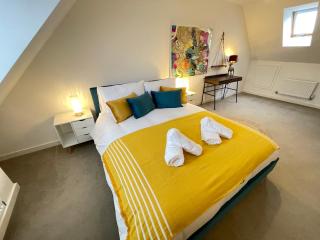 Derby Den with 4 bedrooms 3 bathrooms, master with ensuite, plus Private Garden and Driveway - 9