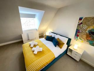 Derby Den with 4 bedrooms 3 bathrooms, master with ensuite, plus Private Garden and Driveway - 5