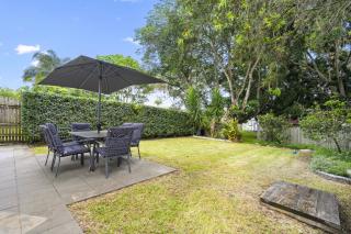 Spacious Family Home with Garden in Quiet Suburb - 6