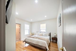 Modern 3BR & 3BA Boston Apt - Patio, Bathtub, Walk to Red Line 82 - 0