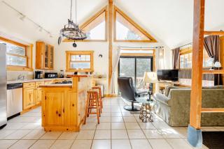 Cabin-Style Ski Home in Minturn with Private Deck - 0