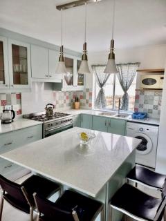 Whale Rock Estate Four 1 - 5