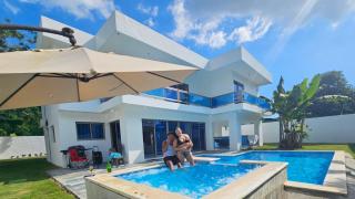 VillaGuerra-Piscina-Billar-BBQ-WiFi-Cozy-3Br-5Bds-7Pax - - 0