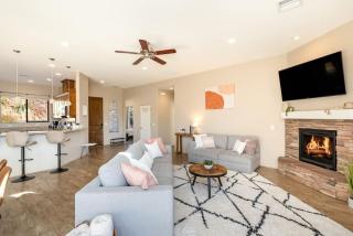 Mountain View Lookout-Uptown Walkable Red Rock Views - 7