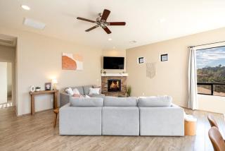 Mountain View Lookout-Uptown Walkable Red Rock Views - 8