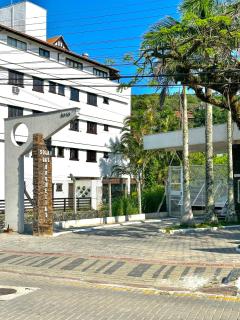 Apartamento a 50 metros da praia em Residencial Solar das Bromélias no Centro de Bombinhas - Bombinhas - 0