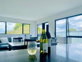 Valley Sea View Villa Torbay - Auckland - 7