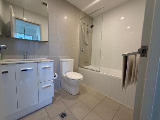 Nice and Clean Apartment with Free Netflix and Parking - Bankstown - 3