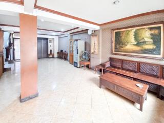 D Hans Hotel Syariah RedPartner near Wisata Religi Sunan Ampel Surabaya - 2