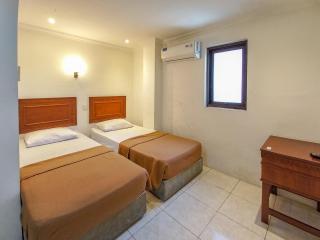 D Hans Hotel Syariah RedPartner near Wisata Religi Sunan Ampel Surabaya - Surabaya - 0