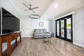 Beveridge House - Poolside Entertainer, Firepit - 2