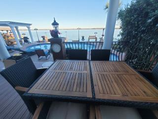 Lakefront Oasis - Humble - 7